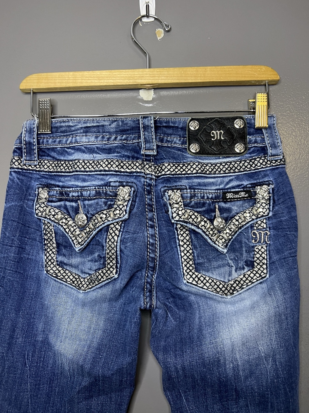 Miss Me Relaxed Skinny Jeans Womens 24 Blue Medium Wash Rhinestone Pockets Denim